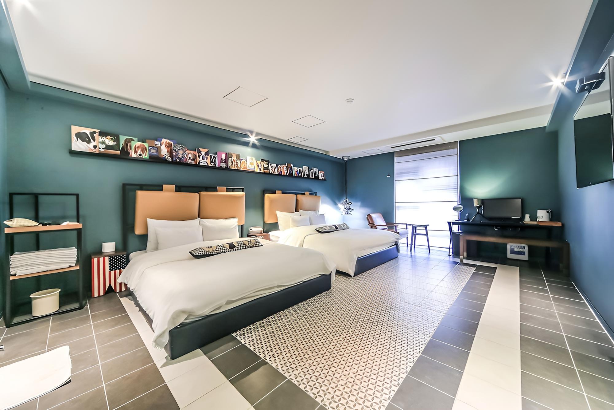 Hound Hotel Nampo