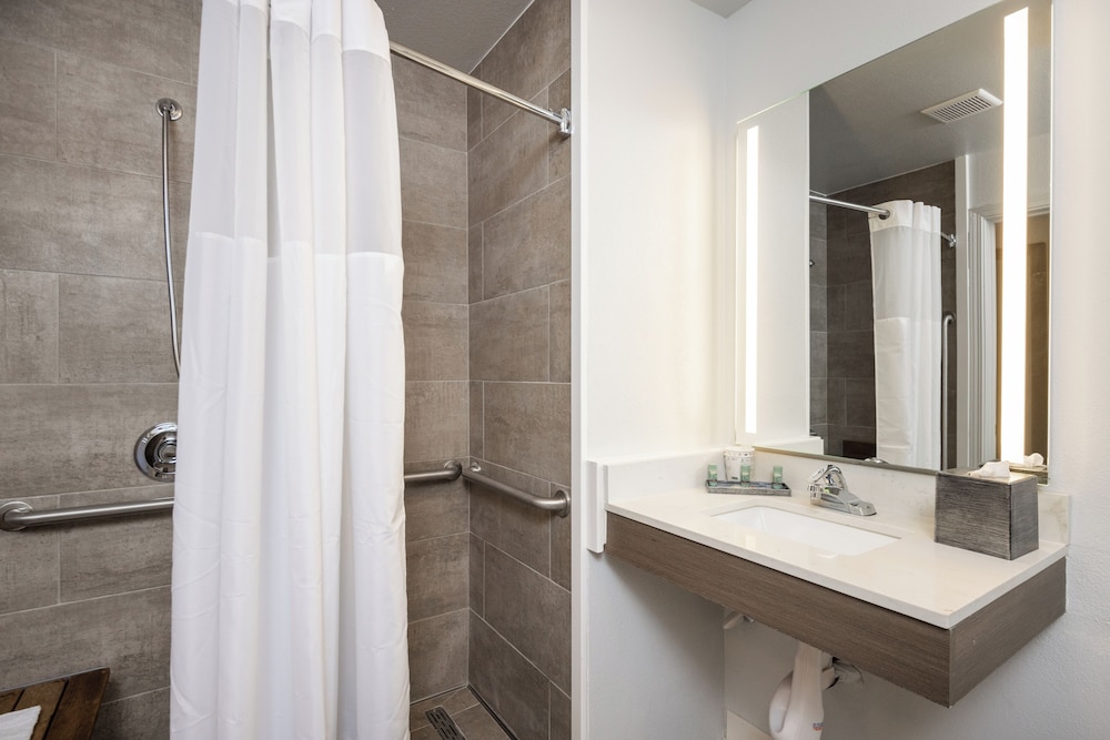 Hayward Vacations - Comfort Inn - Property Image 8