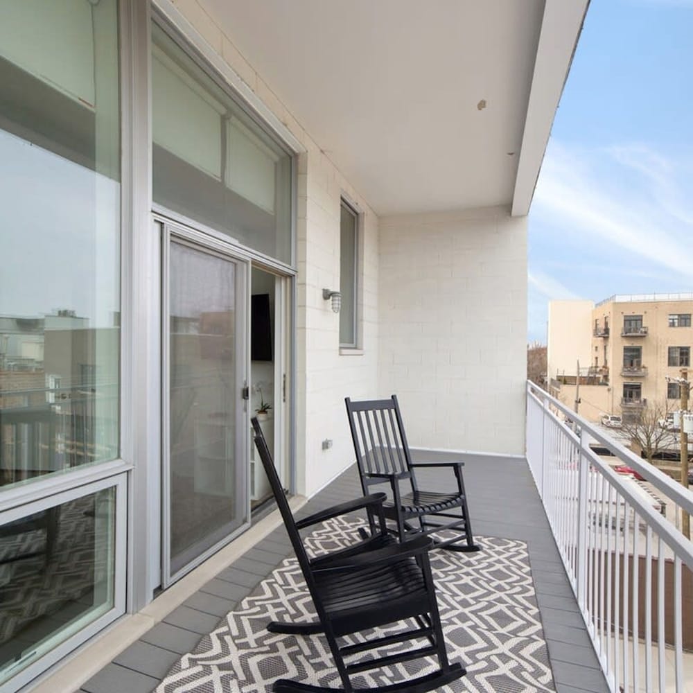 4-bedroom Penthouse w 2 Large Balconies Rooftop