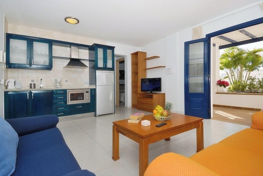 Impeccable 2-bed Apartment No 2 in Playa Blanca