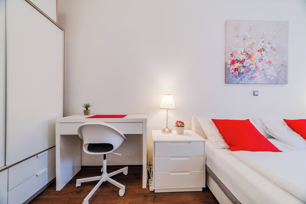 Red Vibe Studio Central 1