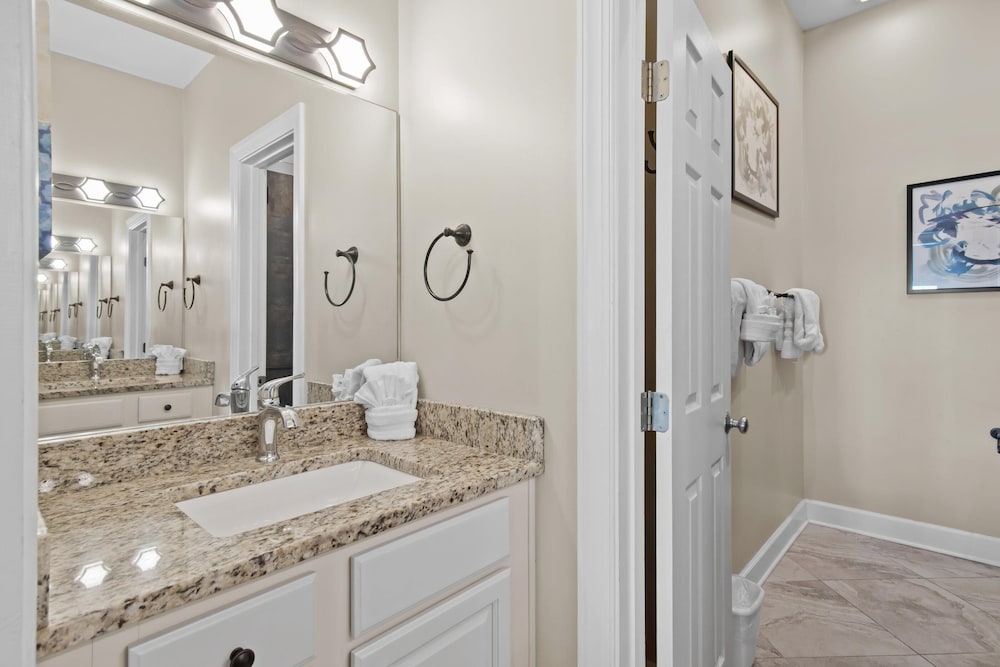 Pavilion Palms 203c