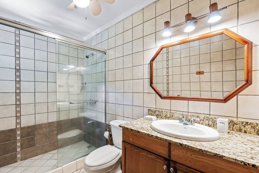 3-BD Beauty with Pool Near Beach