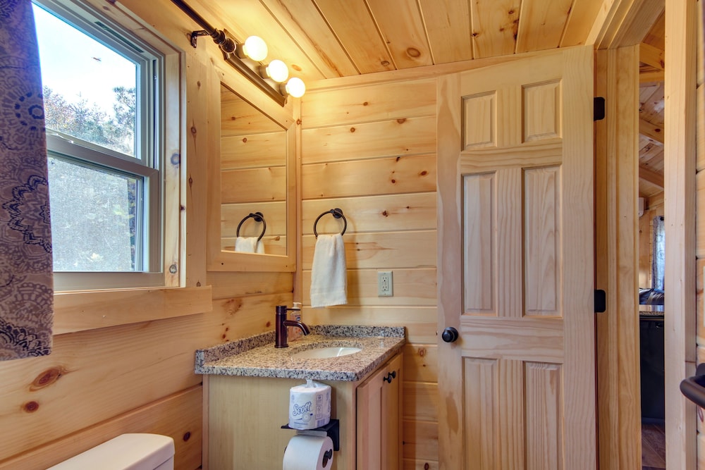 'feelin Feisty:' Blue Ridge Mtns Couple's Cabin