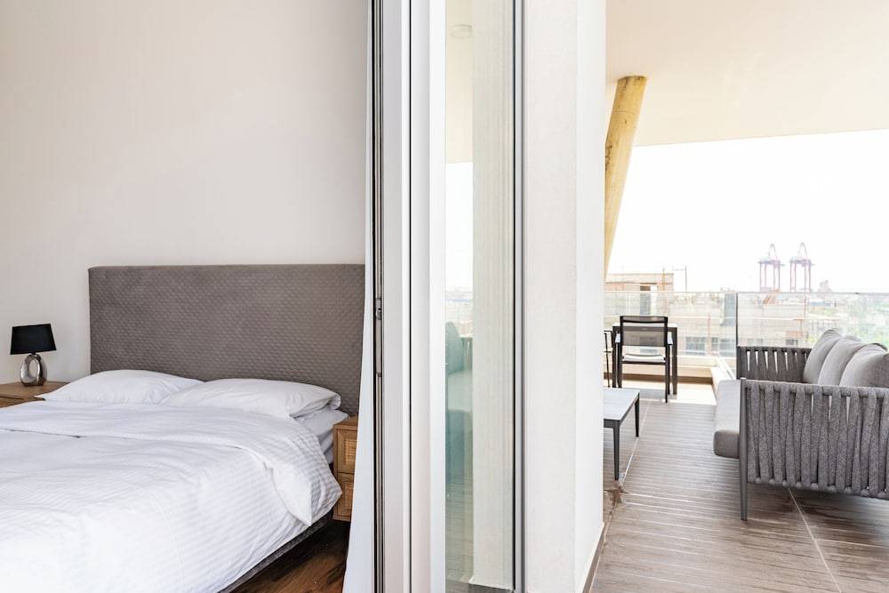 YAMAS Urban Living Platinum 77 Apartments