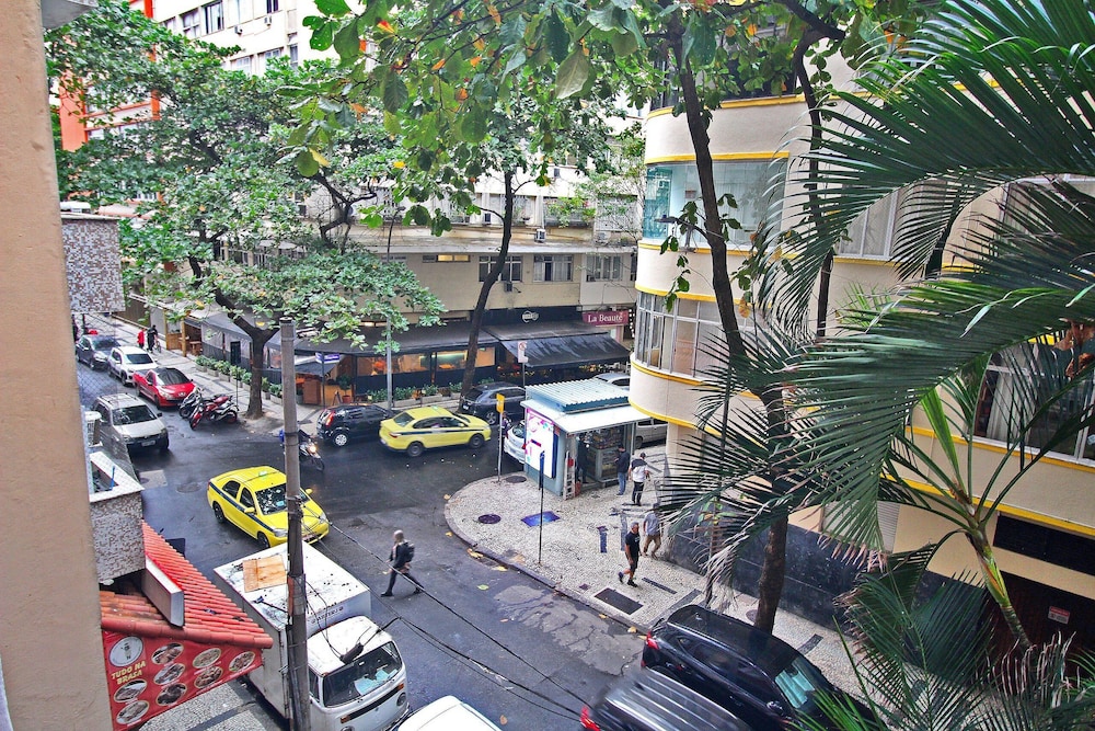 Conforto e Estilo em Copacabana D056