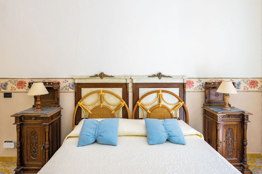 Villa Villari Terrace and Patio by Napoliapartments