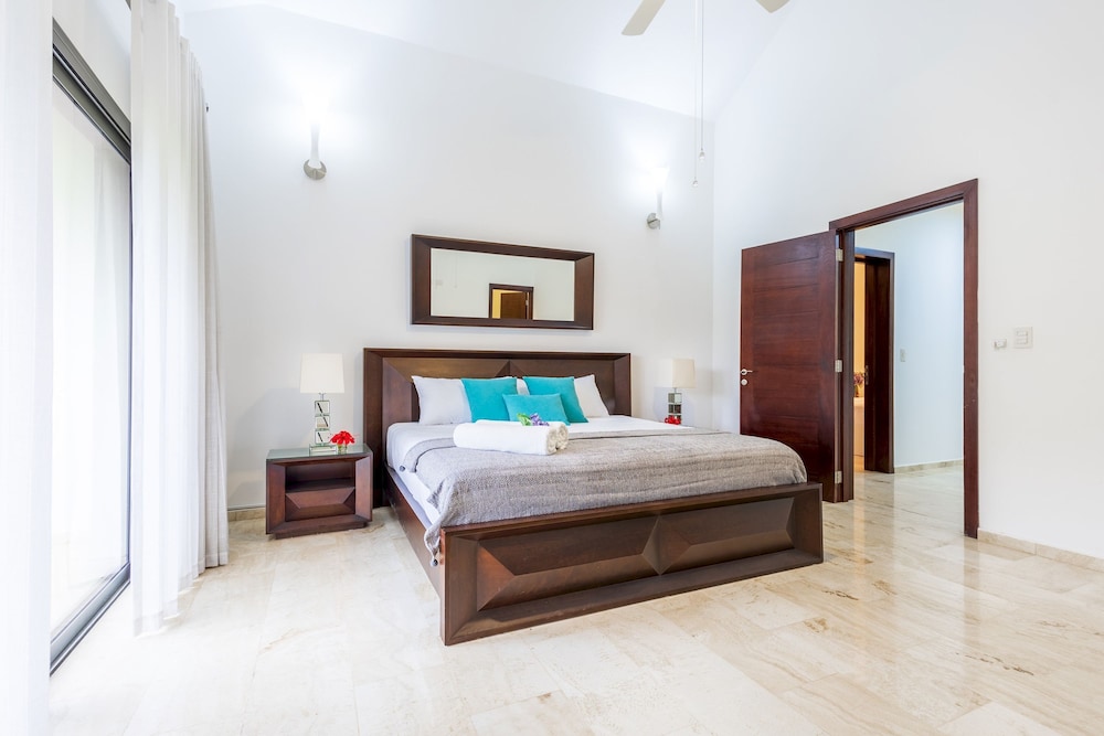Villa Desiree 5BR Cocotal Luxury Villa Pool Maid