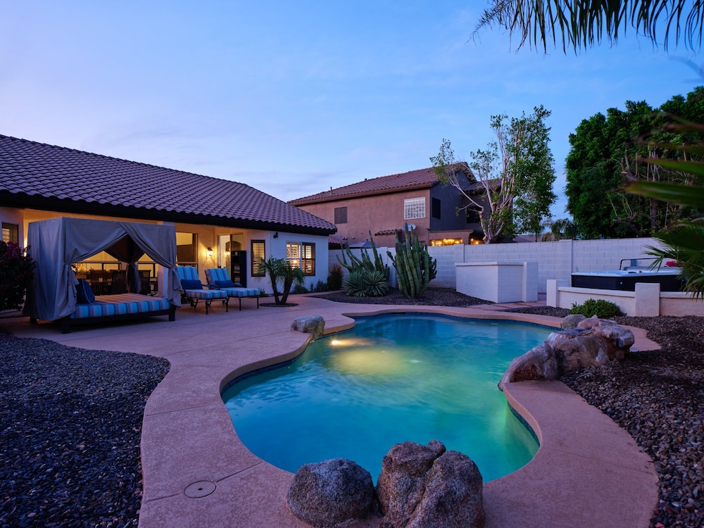 Arabian Nights - Private Pool - Hot Tub - Games!