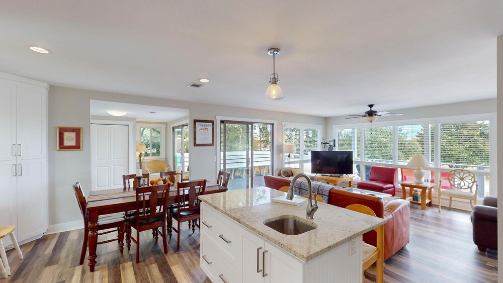 Clubhouse Cottage 5 Bedroom Home