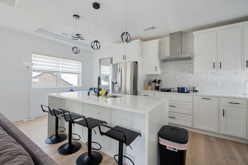 Modern Townhome Rooftop Backyard Garage