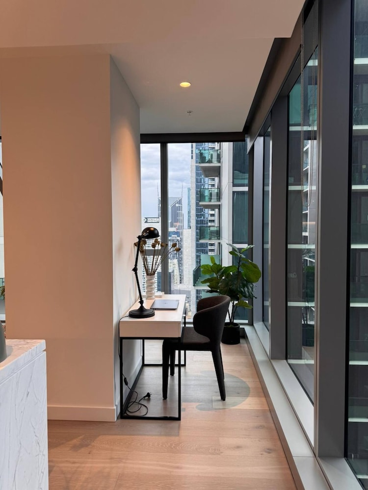 Luxury 2-bedroom Apartment in the Heart of Melbourne