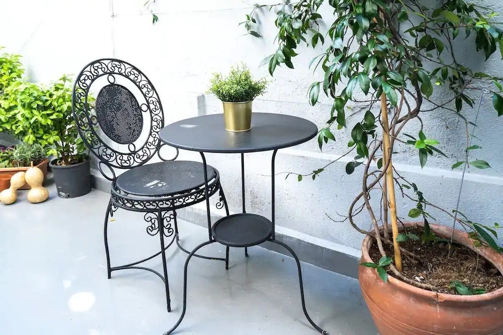 Garden Floor Flat in The Galata