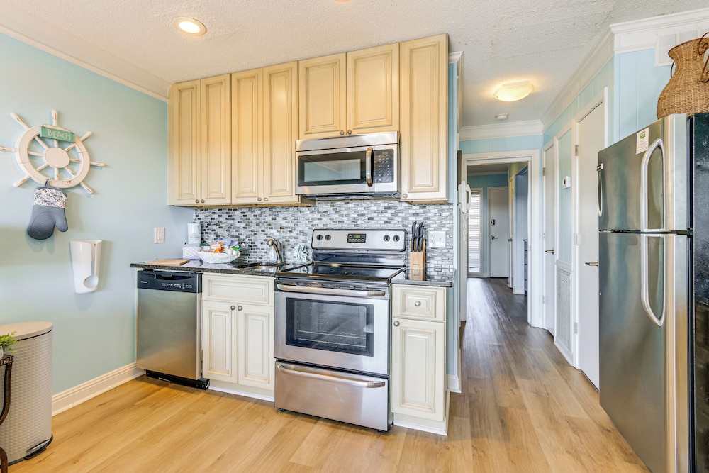 Pool & Folly Field Beach Access! HHI Resort Condo
