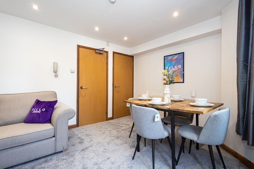 Pillo Rooms - Abbey Lodge view 3