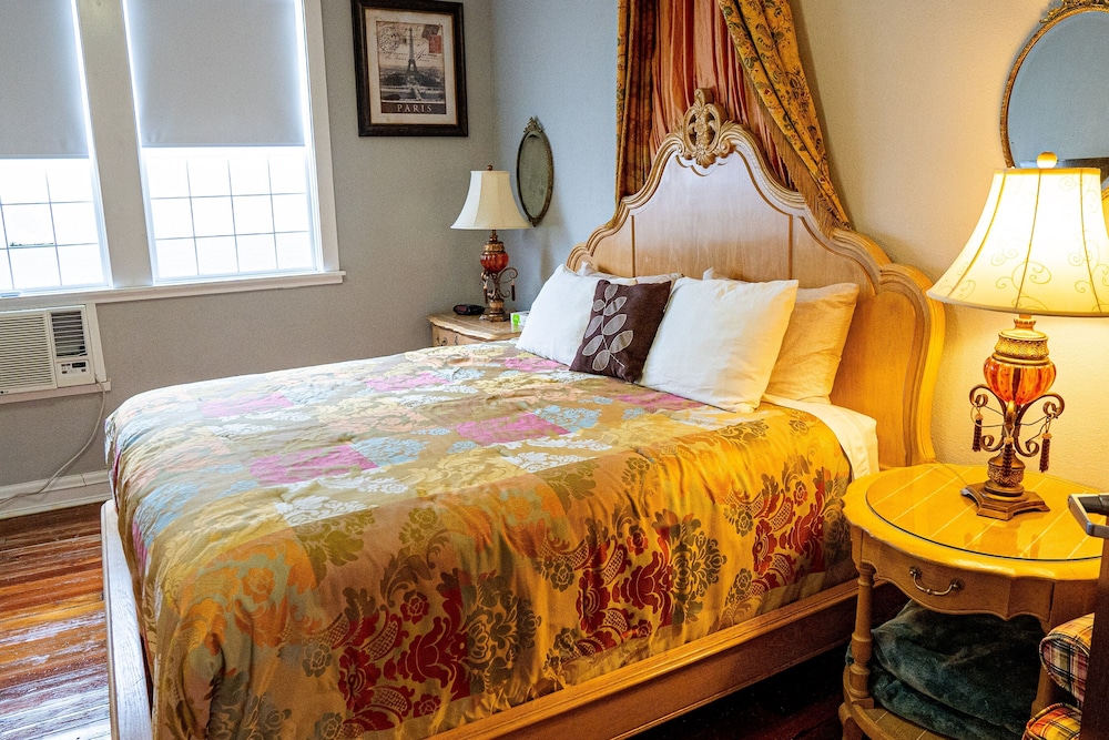 Oak Tree Hotel