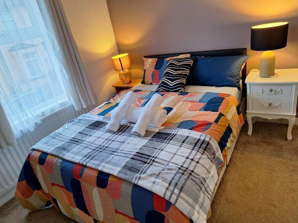 Fantastic Large Room with free parking