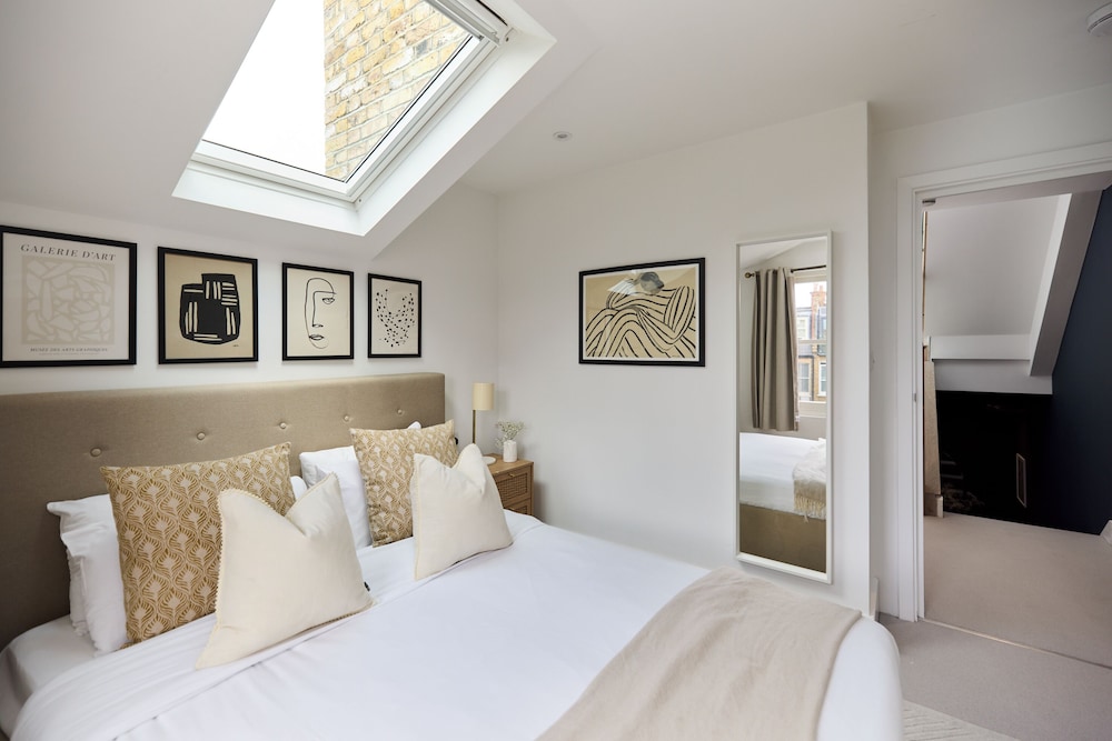 The Skylight One-Bed at Elspeth Road