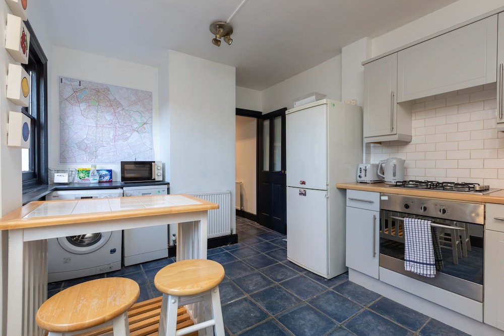 Serene and Spacious 1 Bedroom Garden Flat in Clapton