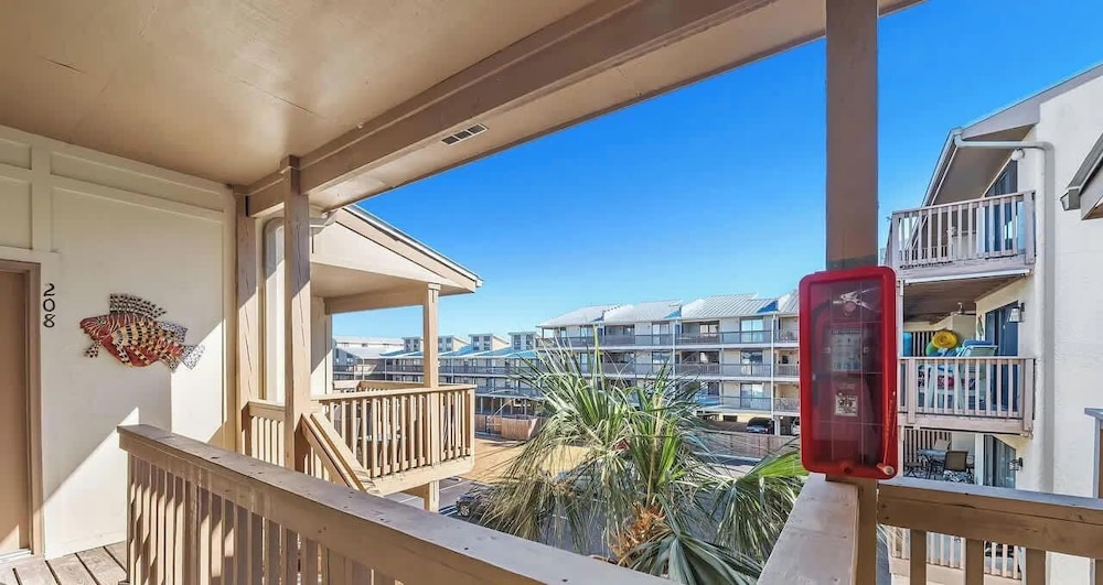 1 bed Beach Pools Waterfront Boating Palmaway