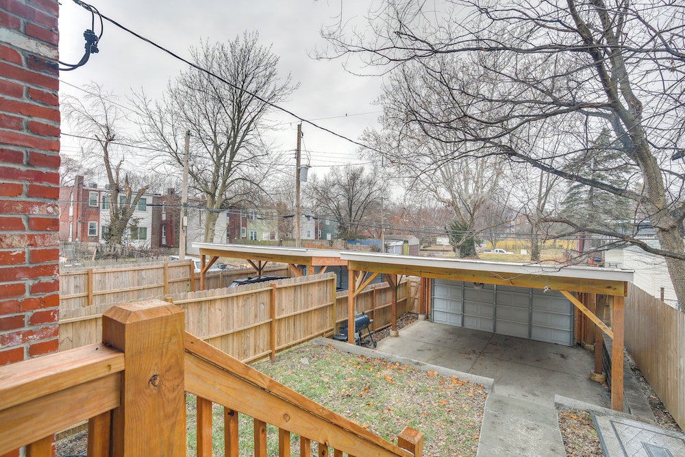 Walk to Gravois Park: 'nice Home' w/ Garage