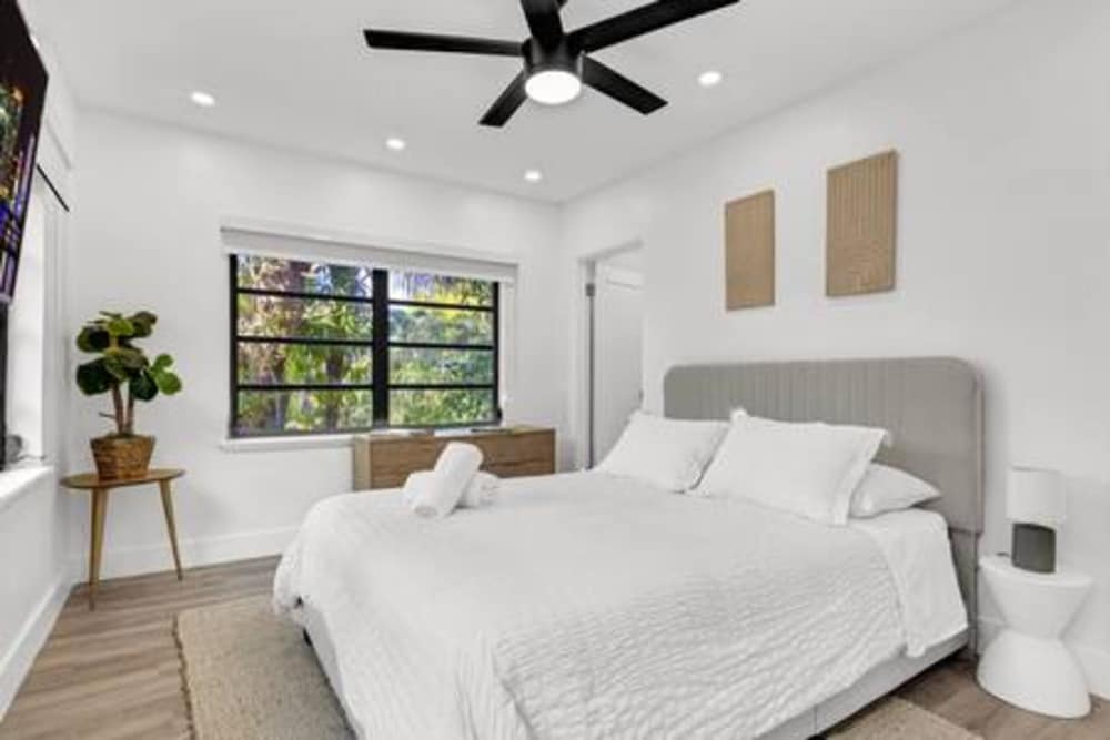 1720 Wa Kee 2A Luxurious 4BR 3BA Retreat in Coconut Grove w Pool