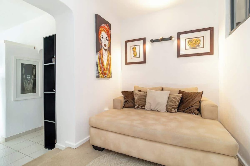 Charming Garden Cottage, Campsbay, Cape Town