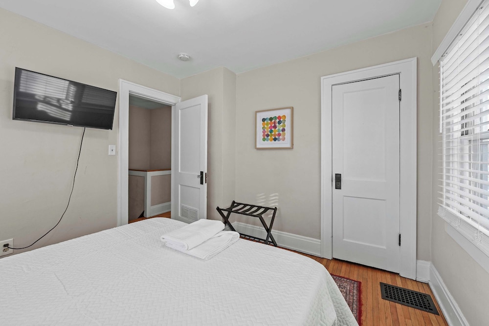 Tibet Twins Suites For 12!