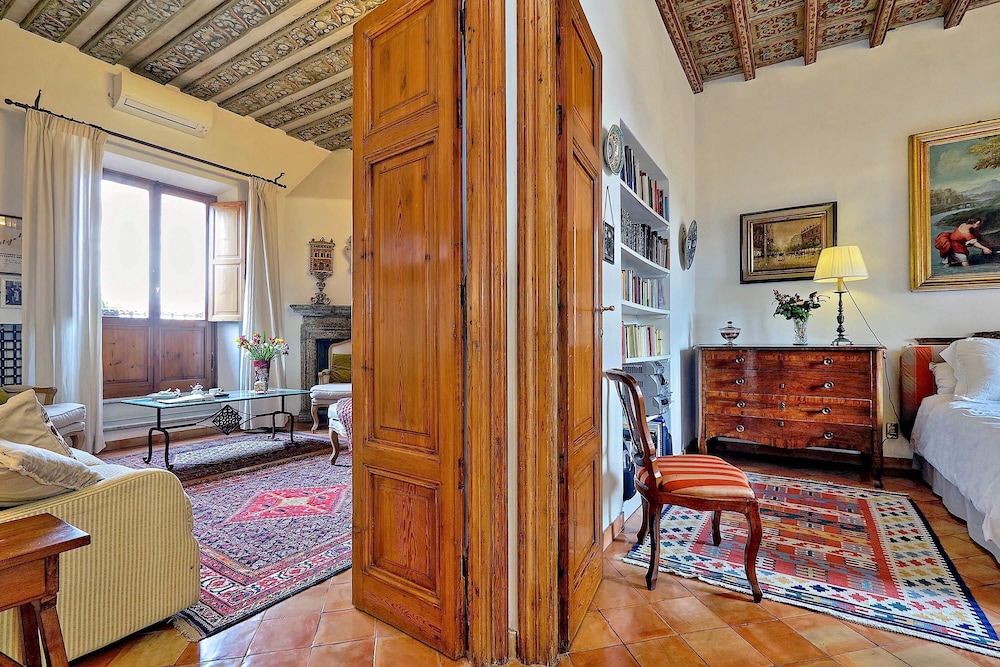 Palazzo Palermo Near the Roman Forum the Perfect Family Oasis in Rome