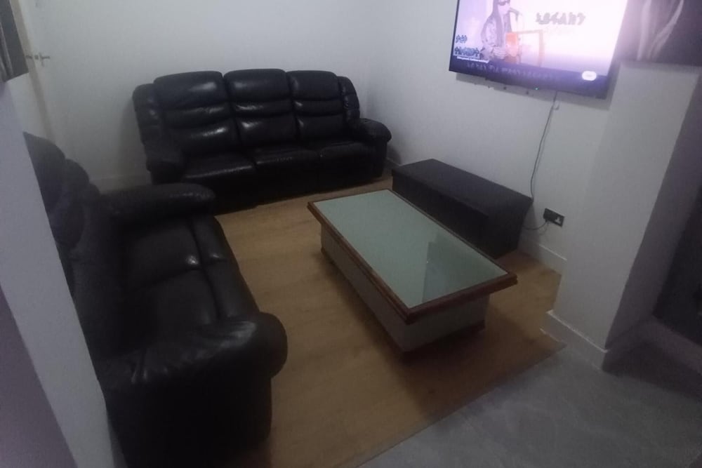 Coventry Stay - Sleeps 8, Free Parking & Wifi