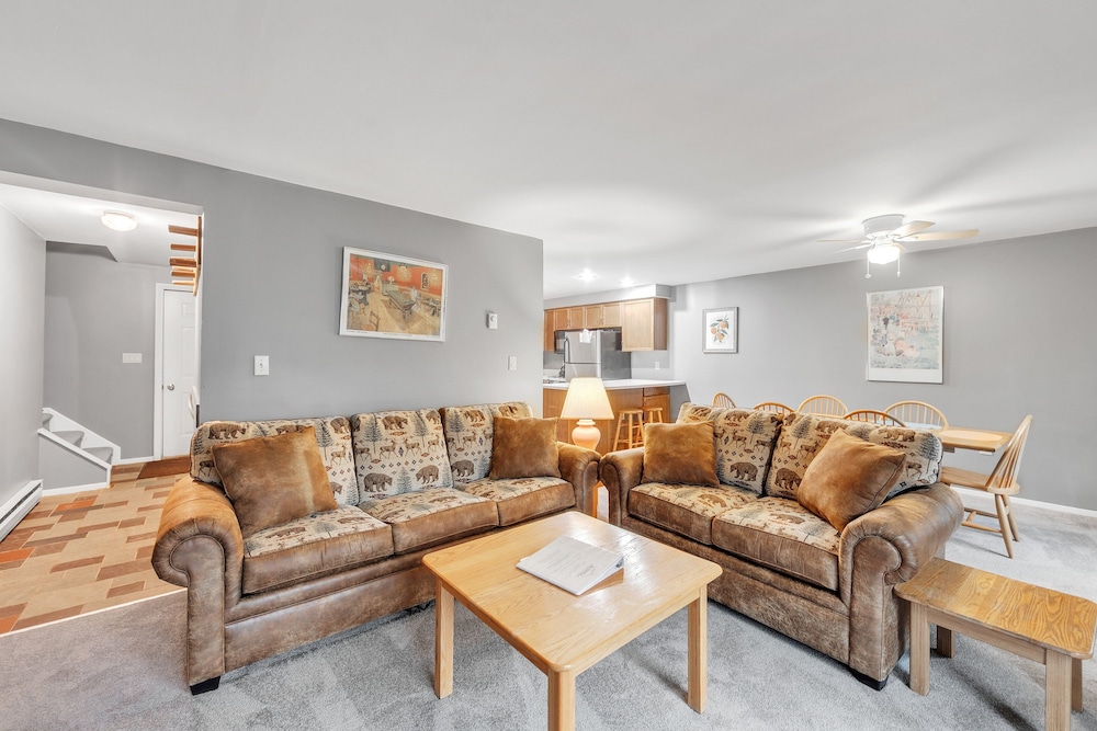 Powder Pass 11j - Cozy End Unit Retreat 3 Bedroom Townhouse by The Summit at Gore Mountain