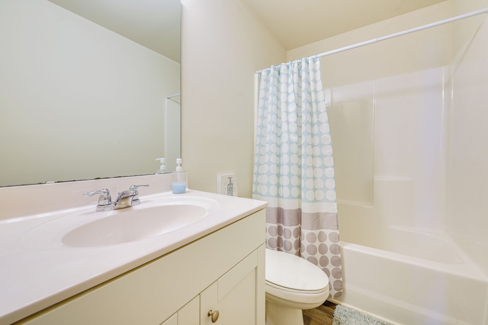 9 Mi to Shore: Family-friendly Sunset Beach Home