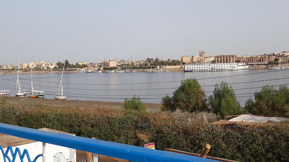 Hofni Palace Nile Niew