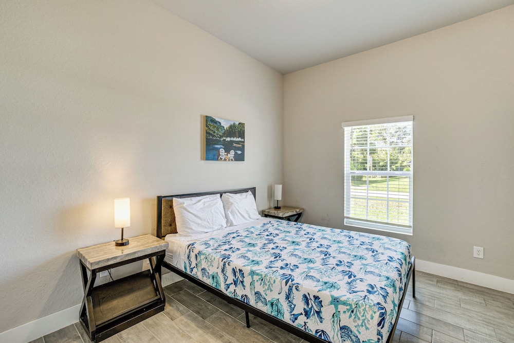 Golf, Shop & Beach-hop: Port Charlotte Gem w/ Yard