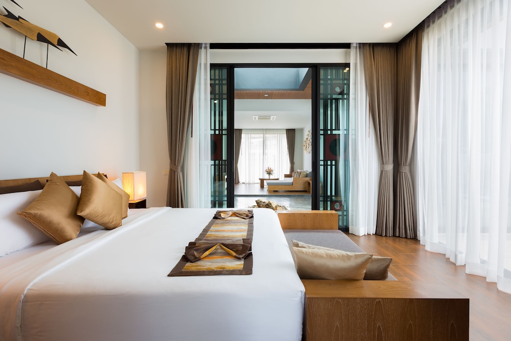 Nai Harn Baan-Bua Villas