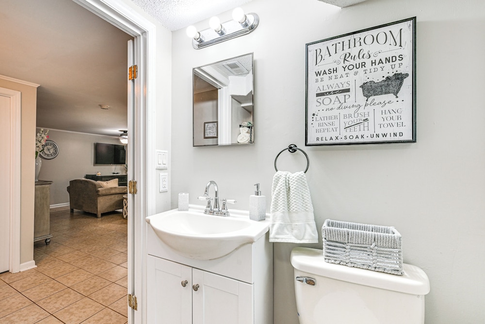 3 Mi to Dtwn: Hickory Home Base w/ Patio!