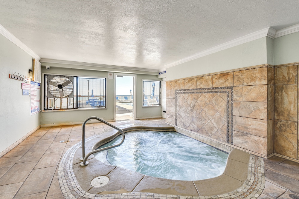 Regency Towers PCB Condo: Beach Access & 2 Pools