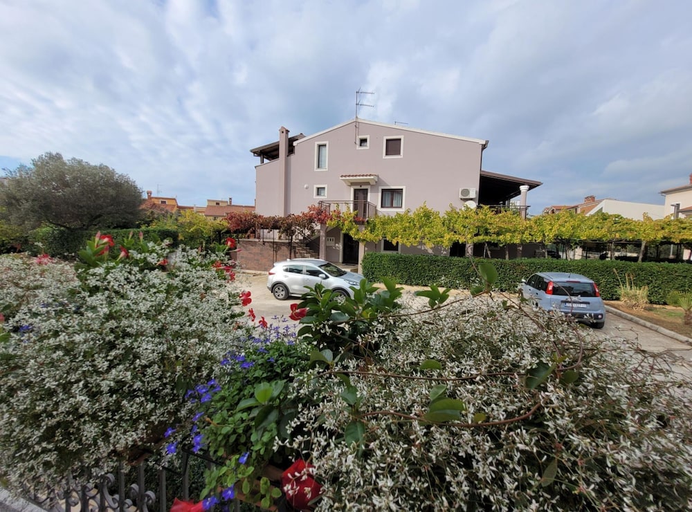 Apartments Villa Dina