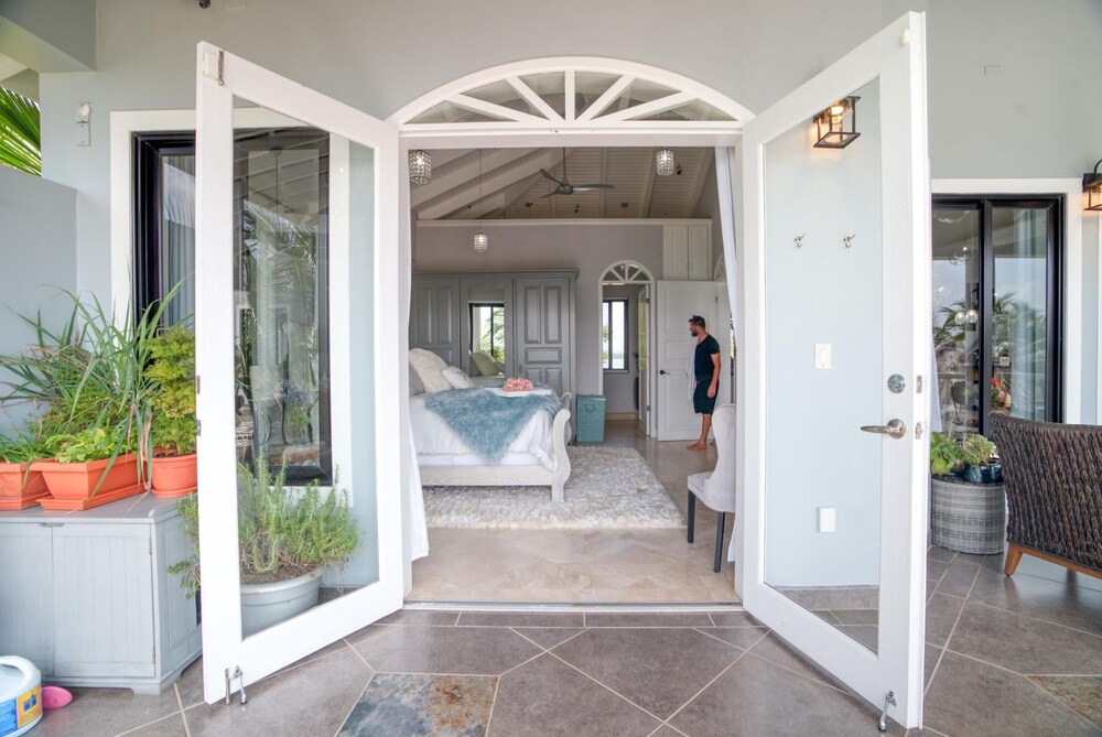 Luxury Oceanfront Villa w 2 Pools Beach Pier