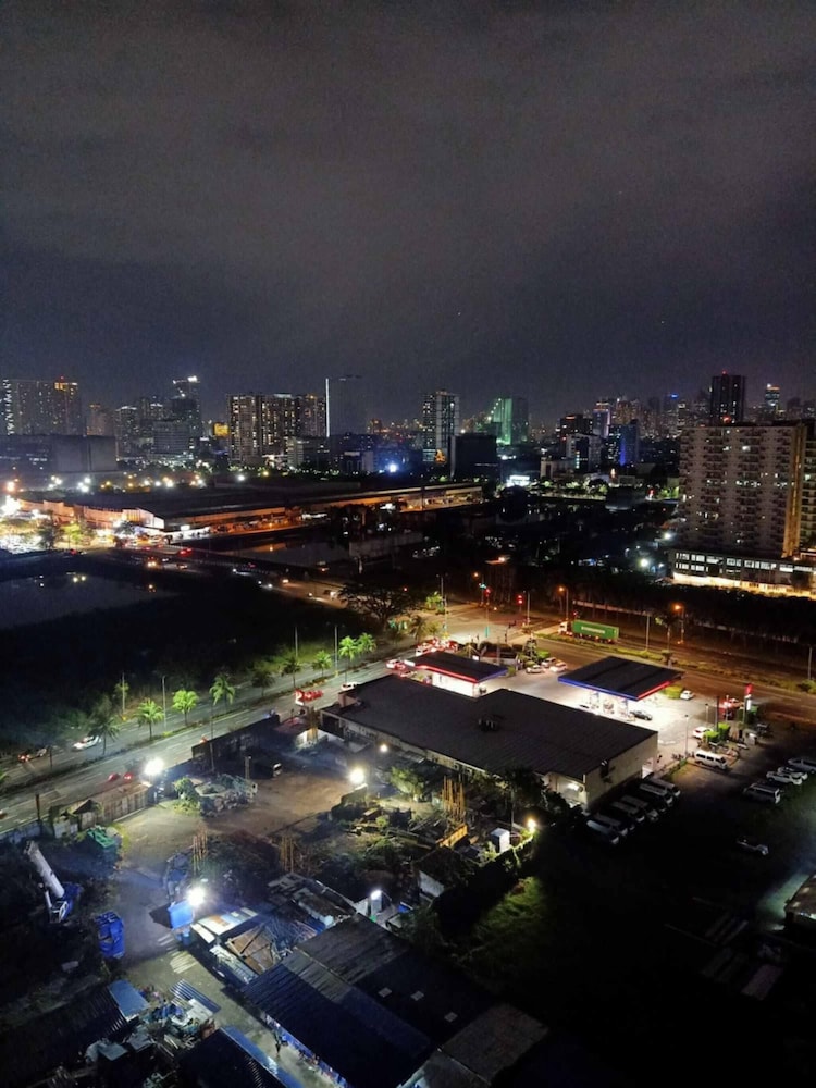 Len's Den2 1BR Condo Mall of Asia, Pasay Manila