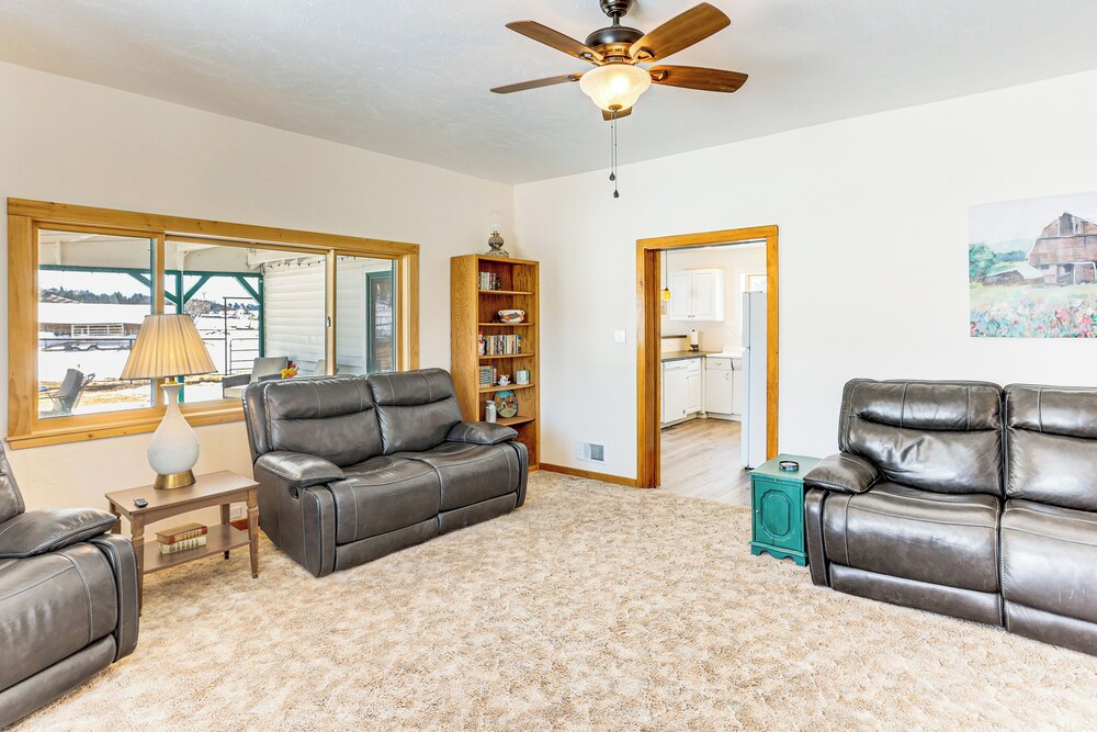 Patio & Mountain Views: Farmhouse in Mancos!