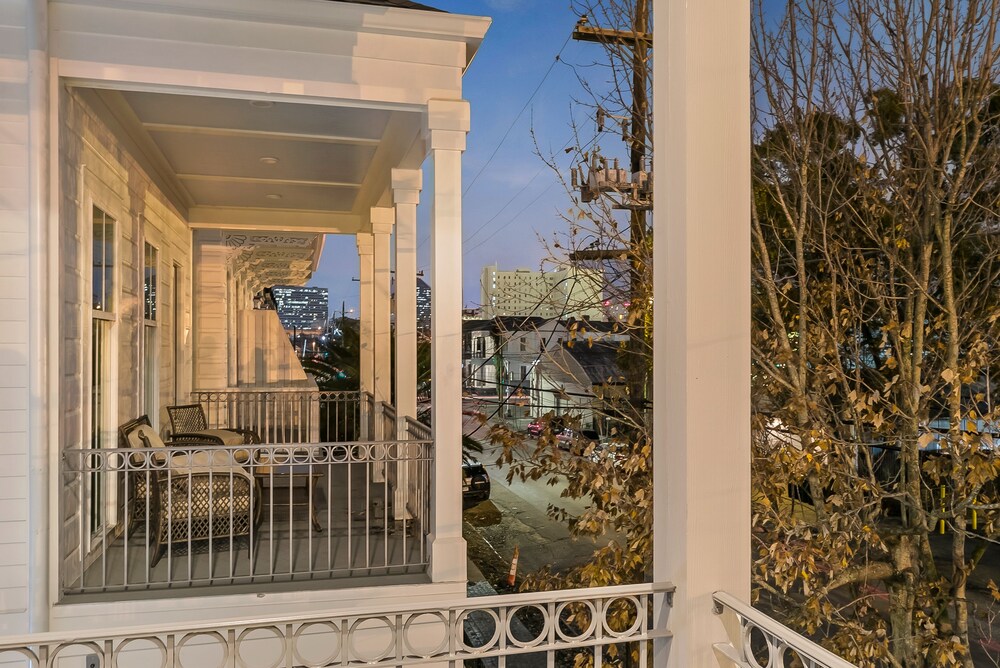 Residences Du Carondelet by Hosteeva