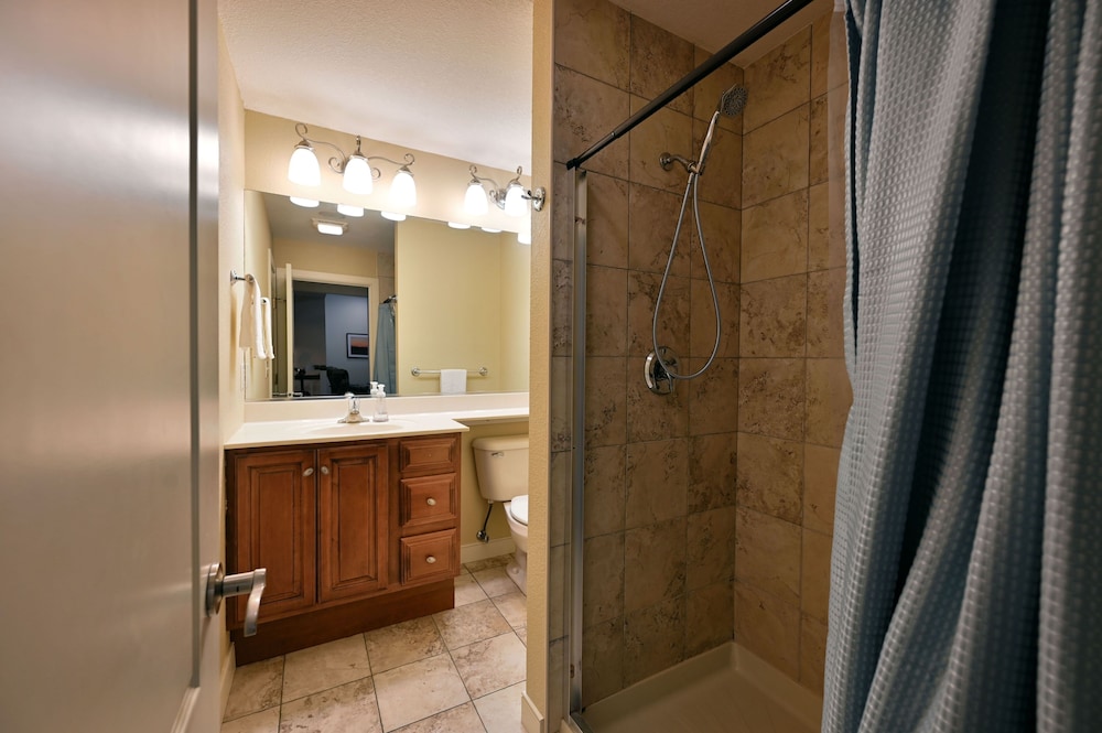 Unit 701 5 Bd 3 Ba 5 Bedroom Condo by RedAwning