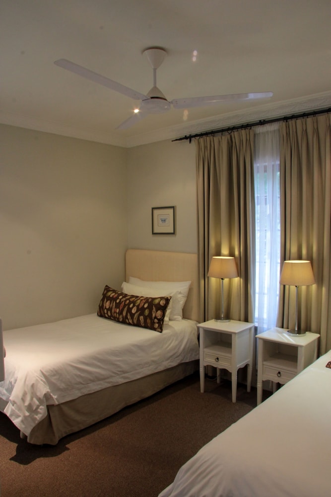 MontMartre Chalets and Guest House