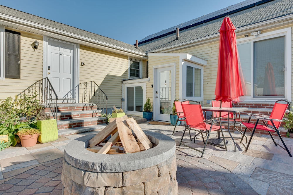 1 Mi to Downtown: Salem Vacation Rental!