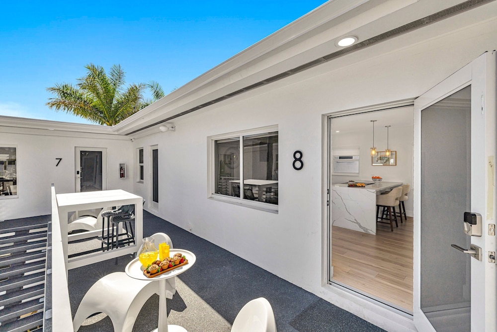 Beach Condo King Bed Lush Patio w BBQ Birch Key Eight