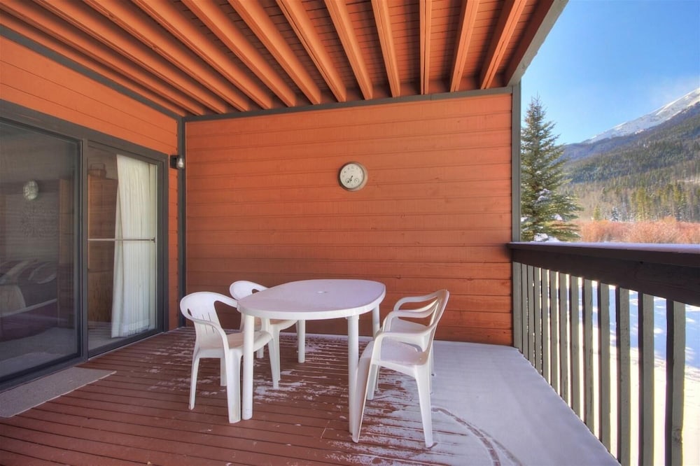 Mountainside  162h 2 Bedroom Condo by RedAwning