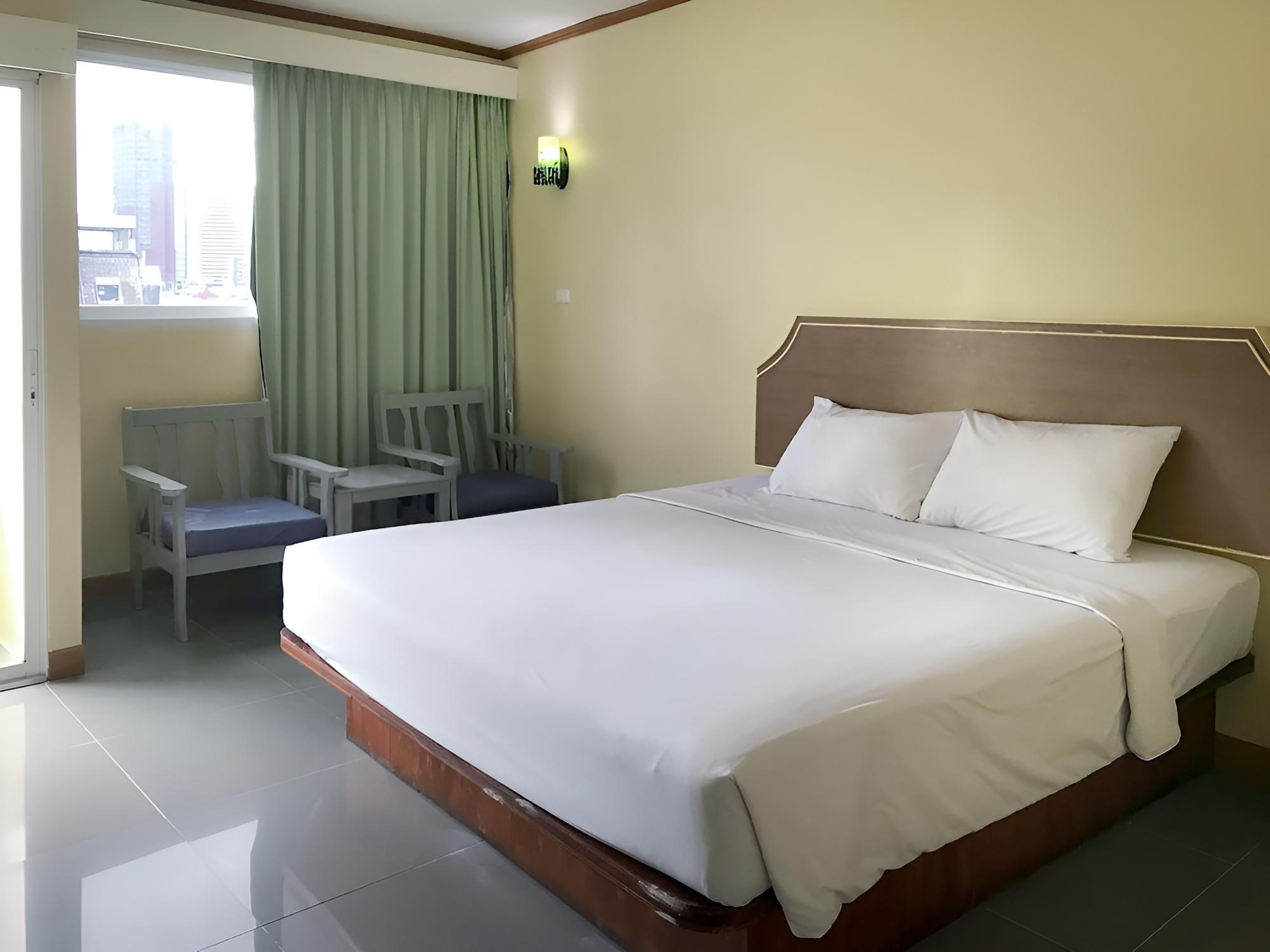 J Two S Pratunam Hotel