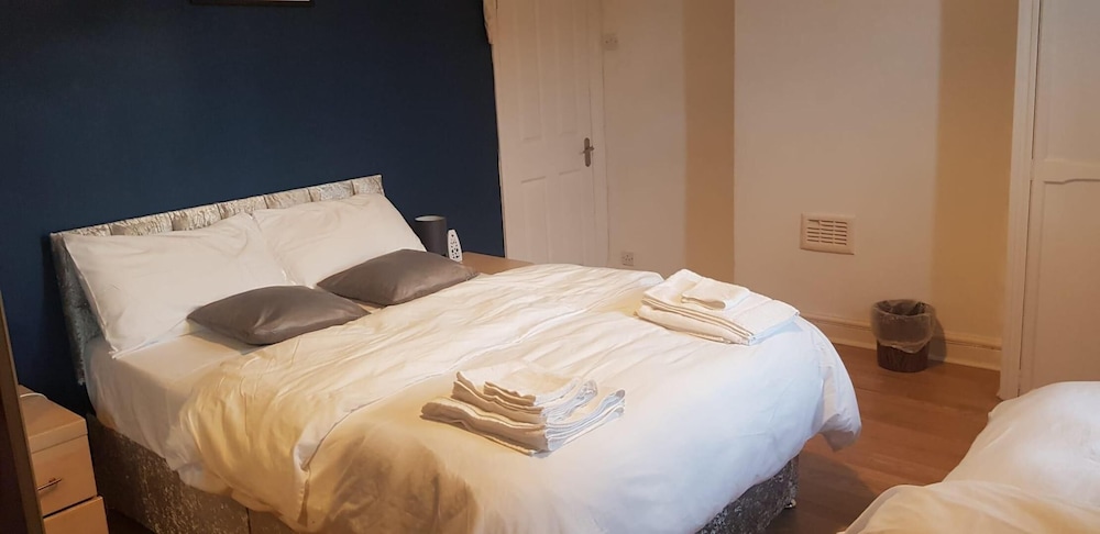 Manchester-2bedroom-1bathroom-wifi (108947701)