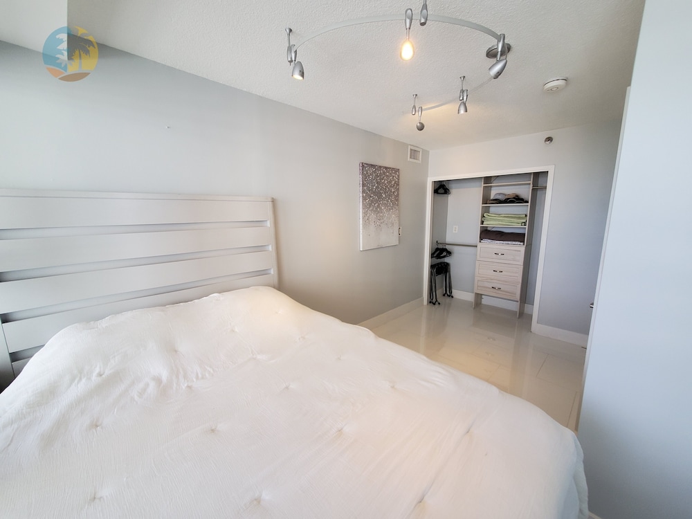 Alexander 1104 3 Bedroom Condo